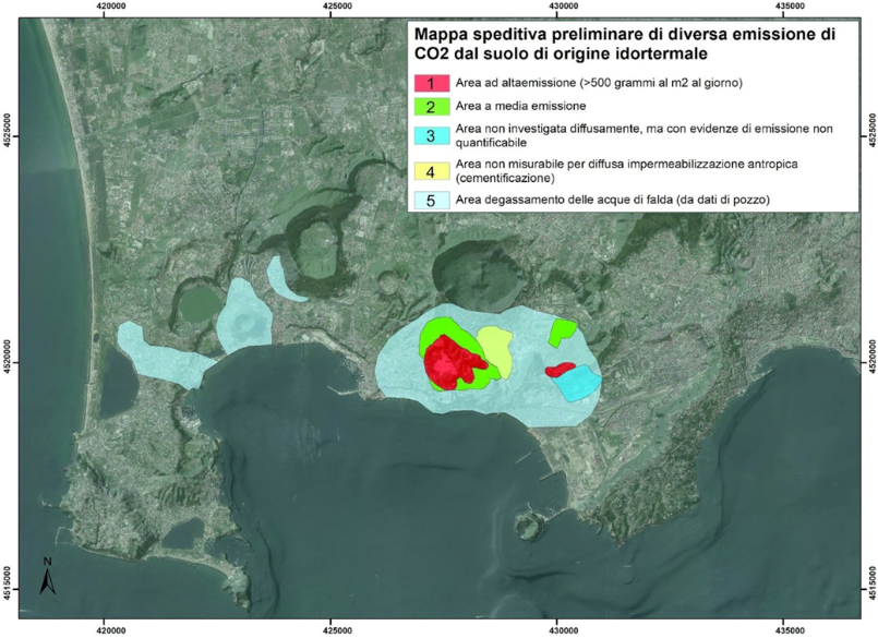 Mappa delle aree dei Campi Flegrei caratterizzate da diverse emissioni di CO₂ dal suolo